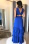 Vestido com babados e recortes laterais